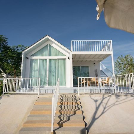 Saksiam Lakeside Resort Нонтхабури Экстерьер фото