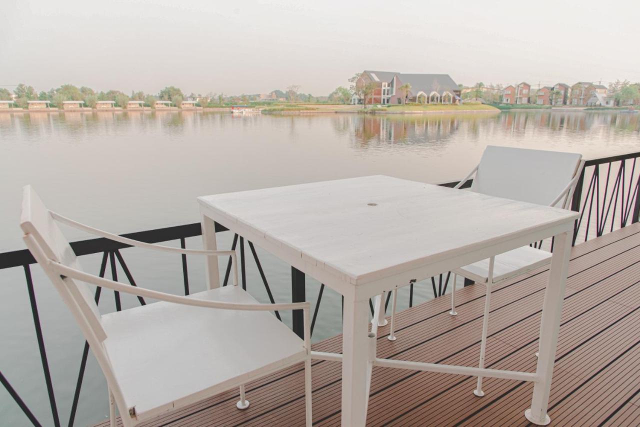 Saksiam Lakeside Resort Нонтхабури Экстерьер фото